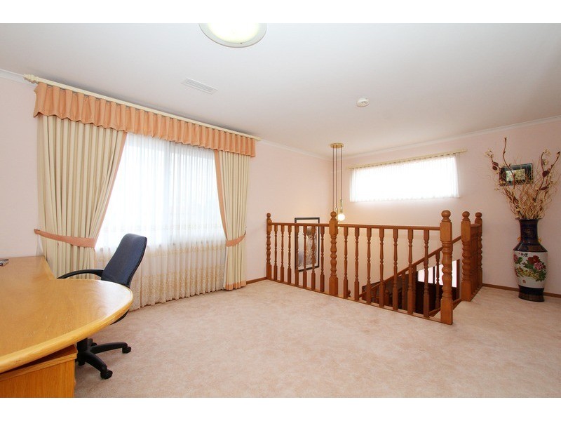 12 Krona Rise, Taylors Lakes VIC 3038