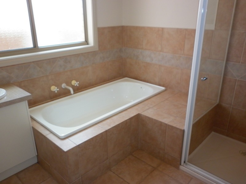 2/36 Hannah Avenue, Hillside VIC 3037