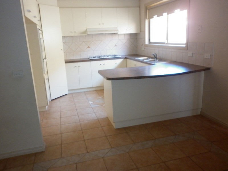 2/36 Hannah Avenue, Hillside VIC 3037