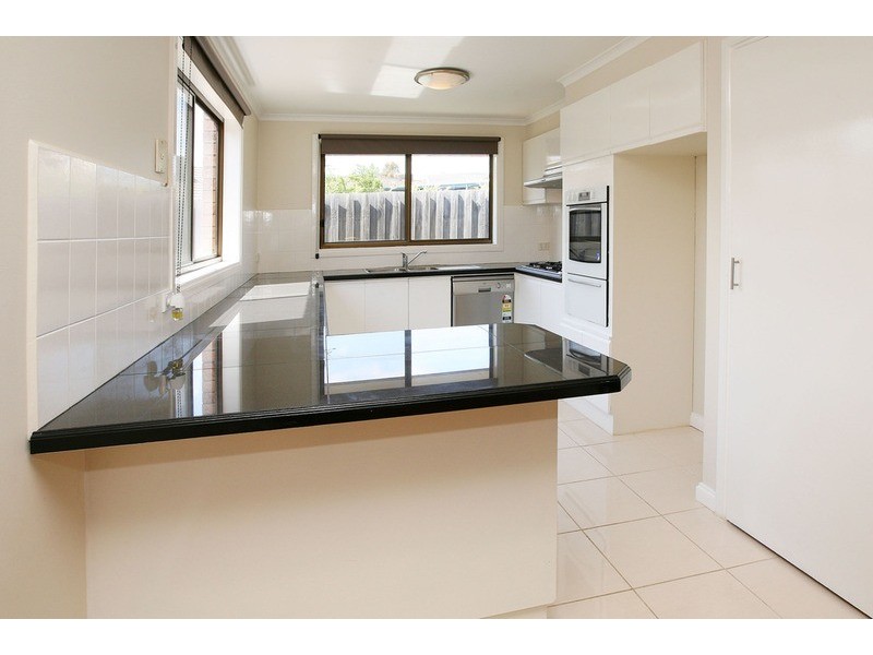 17 Willandra Court, Taylors Lakes VIC 3038
