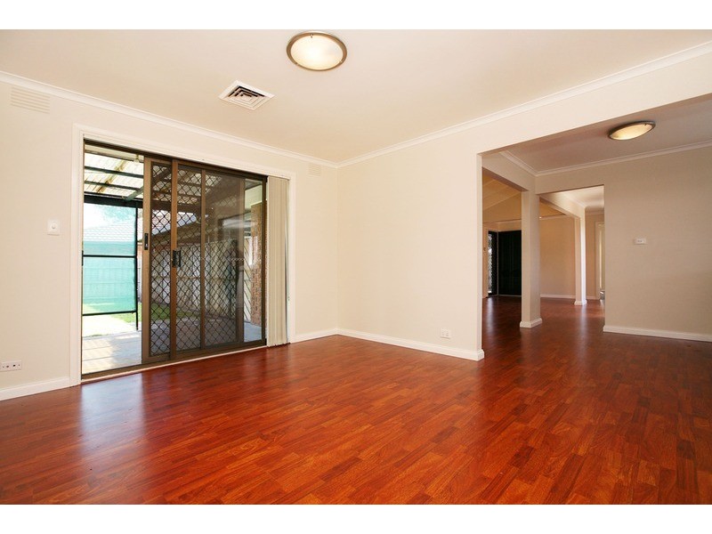 17 Willandra Court, Taylors Lakes VIC 3038