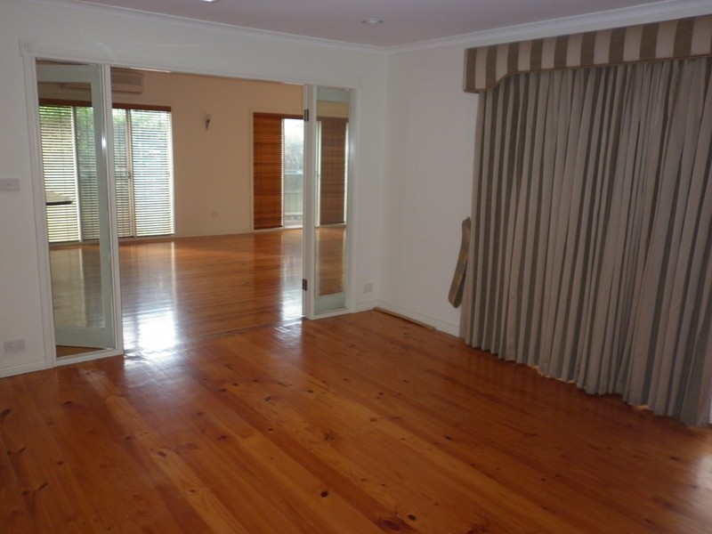 6 Ayers Court, Taylors Lakes VIC 3038