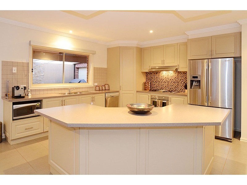 10 Nepean Way, Taylors Hill VIC 3037