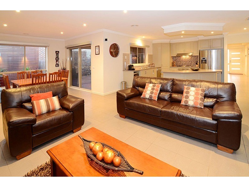 10 Nepean Way, Taylors Hill VIC 3037
