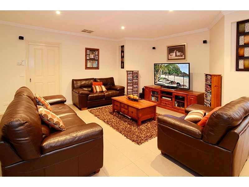 10 Nepean Way, Taylors Hill VIC 3037