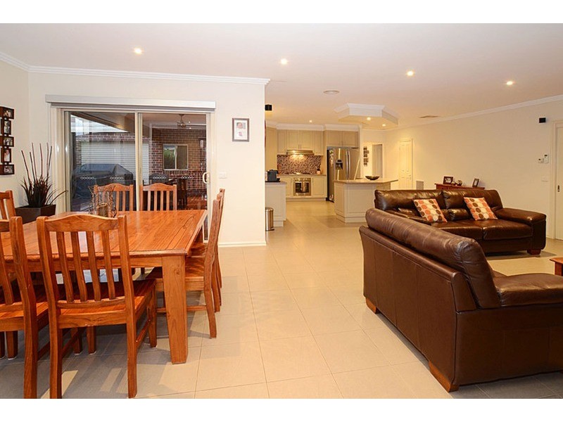 10 Nepean Way, Taylors Hill VIC 3037