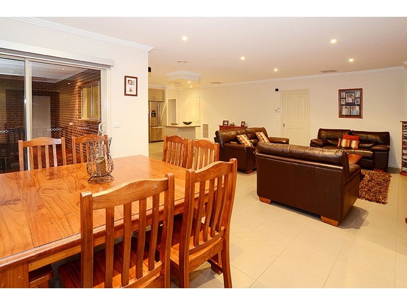 10 Nepean Way, Taylors Hill VIC 3037