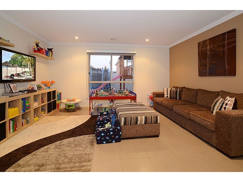 10 Nepean Way, Taylors Hill VIC 3037