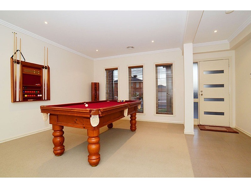 10 Nepean Way, Taylors Hill VIC 3037
