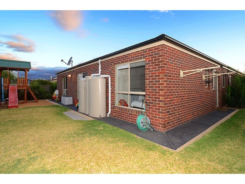 10 Nepean Way, Taylors Hill VIC 3037