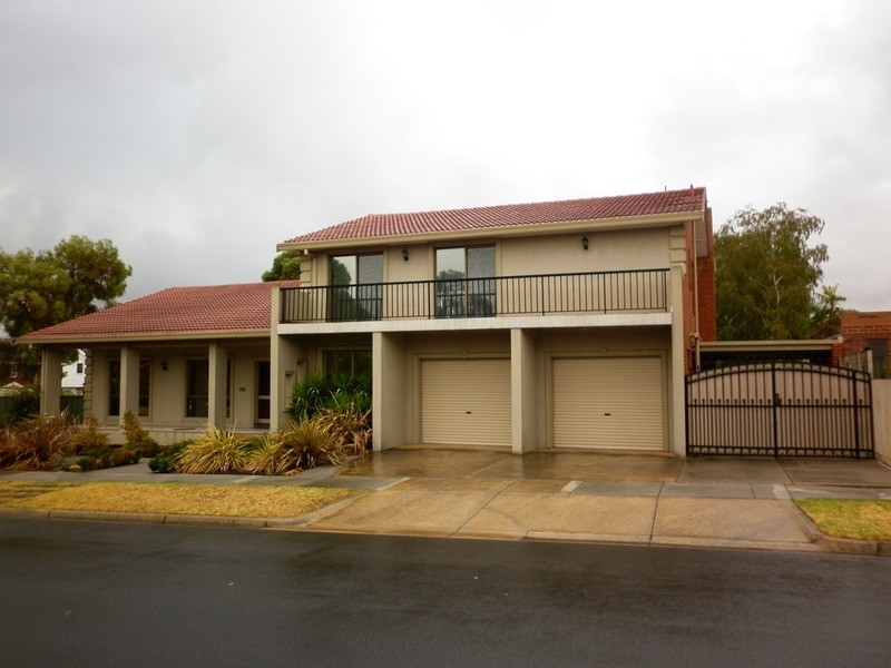 60 Rutherglen Way, Taylors Lakes VIC 3038