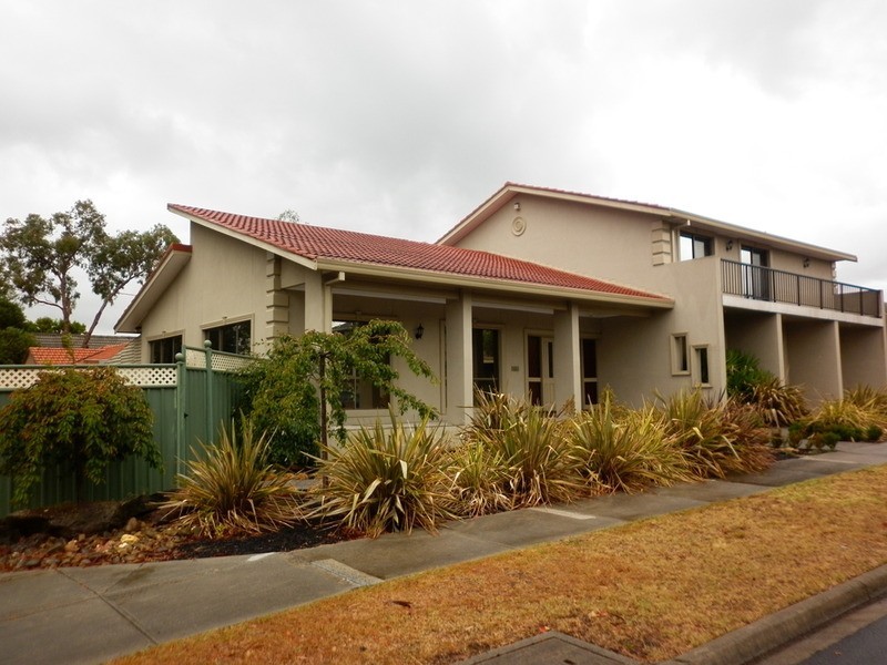 60 Rutherglen Way, Taylors Lakes VIC 3038