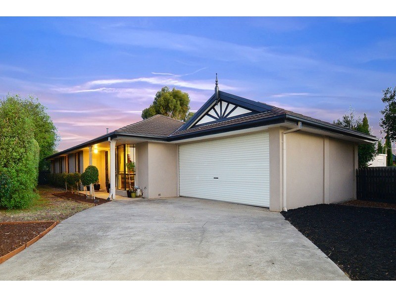 11 Rockwall Close, Sydenham VIC 3037