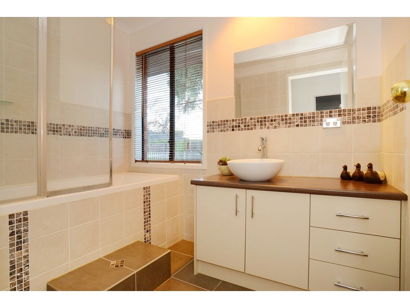 11 Rockwall Close, Sydenham VIC 3037