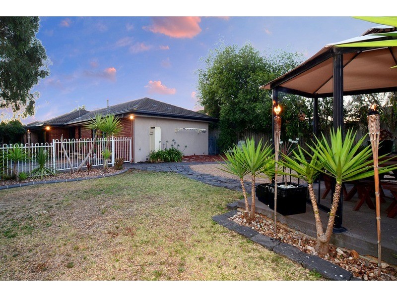 11 Rockwall Close, Sydenham VIC 3037