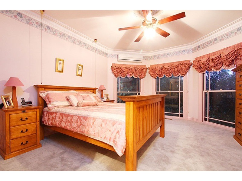 7 Chalotte Court, Taylors Lakes VIC 3038