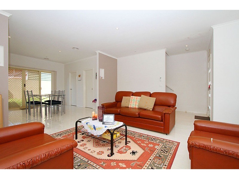 2/53 Saratoga Crescent, Keilor Downs VIC 3038