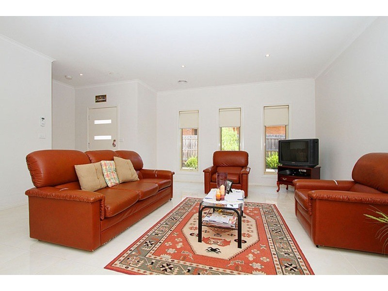 2/53 Saratoga Crescent, Keilor Downs VIC 3038