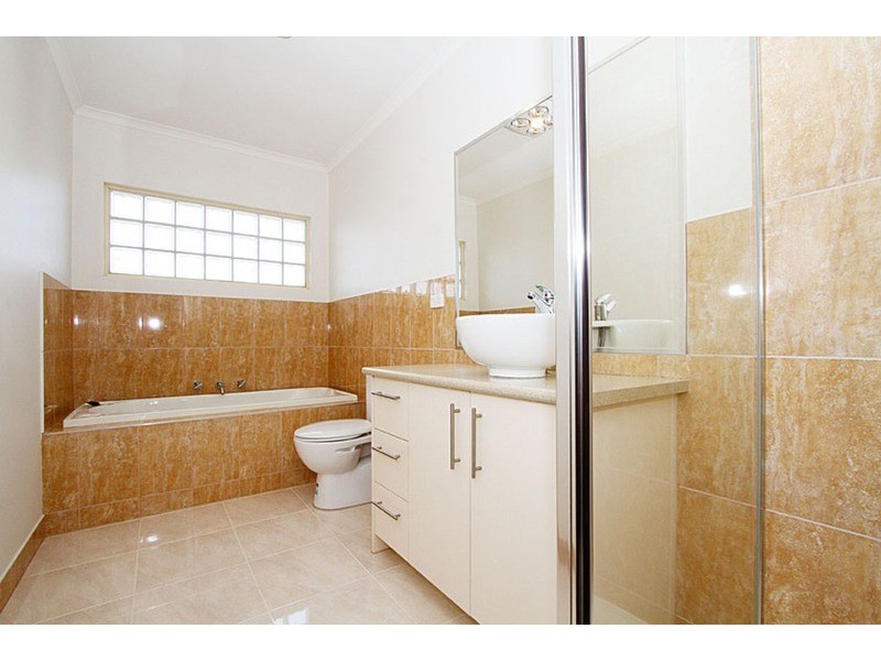 2/53 Saratoga Crescent, Keilor Downs VIC 3038