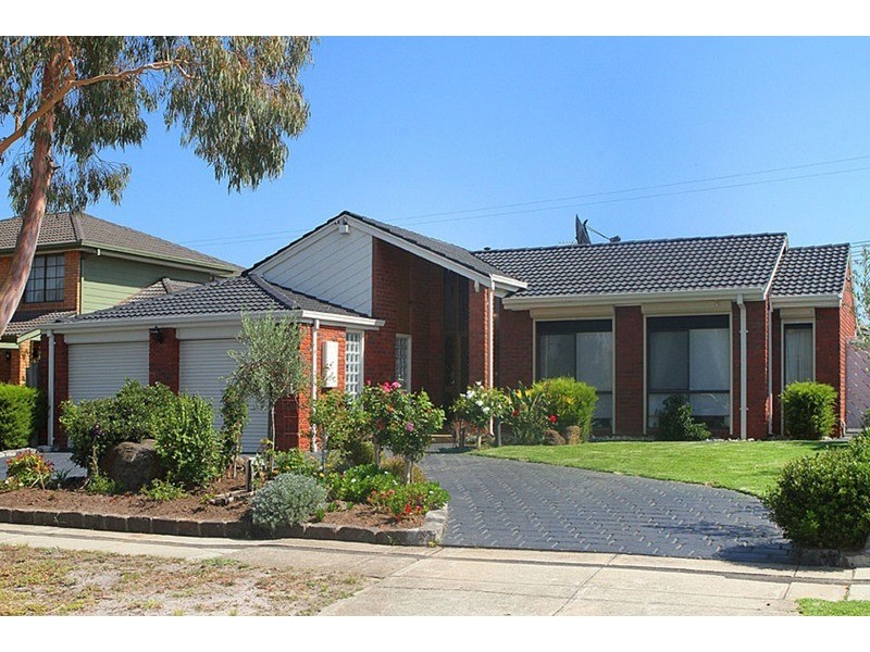 19 Tintaldra Drive, Taylors Lakes VIC 3038