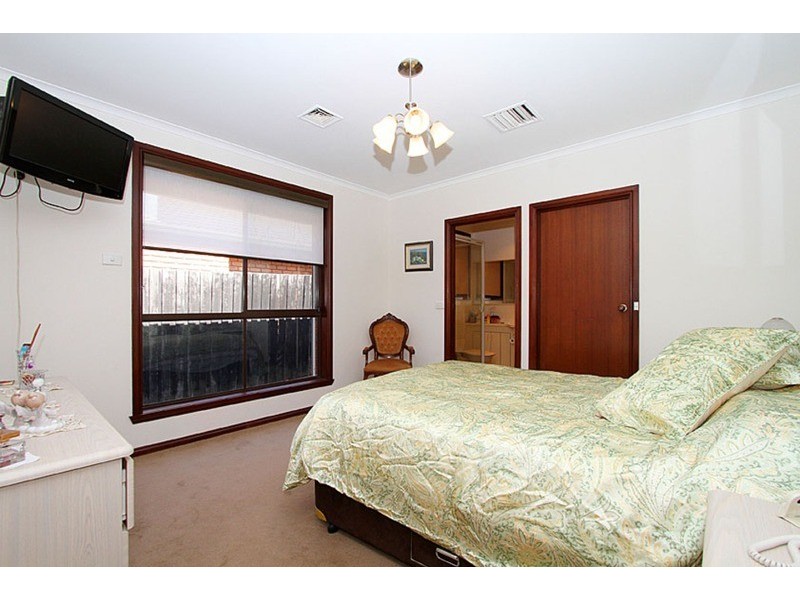 19 Tintaldra Drive, Taylors Lakes VIC 3038