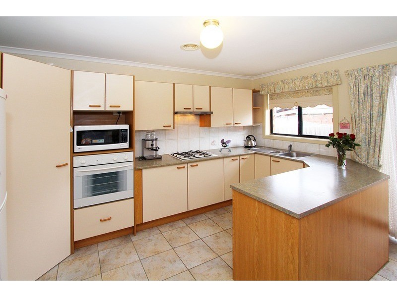 2/12 Tarrant  Court, Keilor Downs VIC 3038