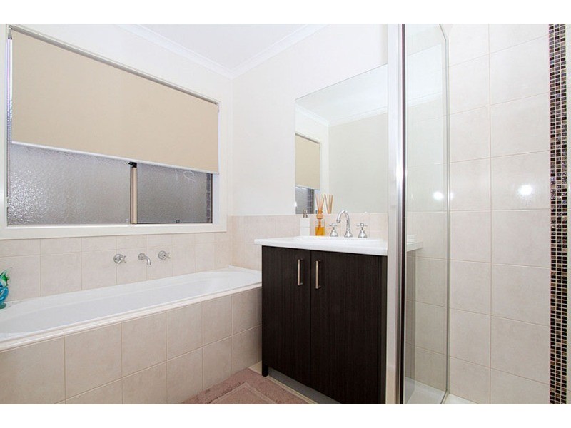 25 David Circuit, Hillside VIC 3037