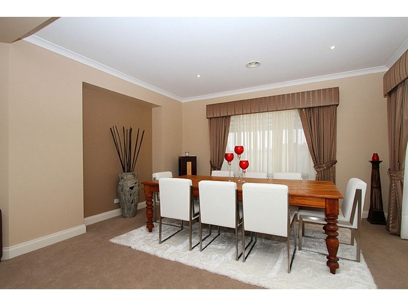 7 Chalmers Place, Taylors Lakes VIC 3038