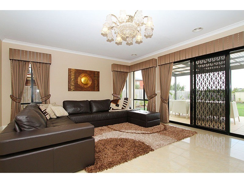 7 Chalmers Place, Taylors Lakes VIC 3038