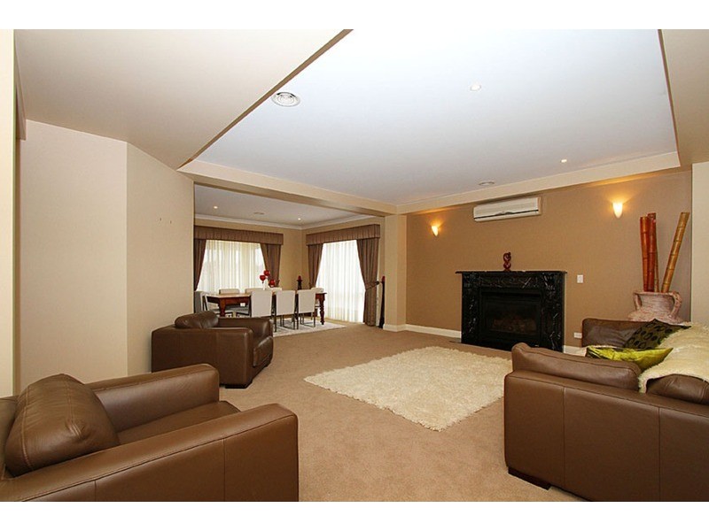 7 Chalmers Place, Taylors Lakes VIC 3038