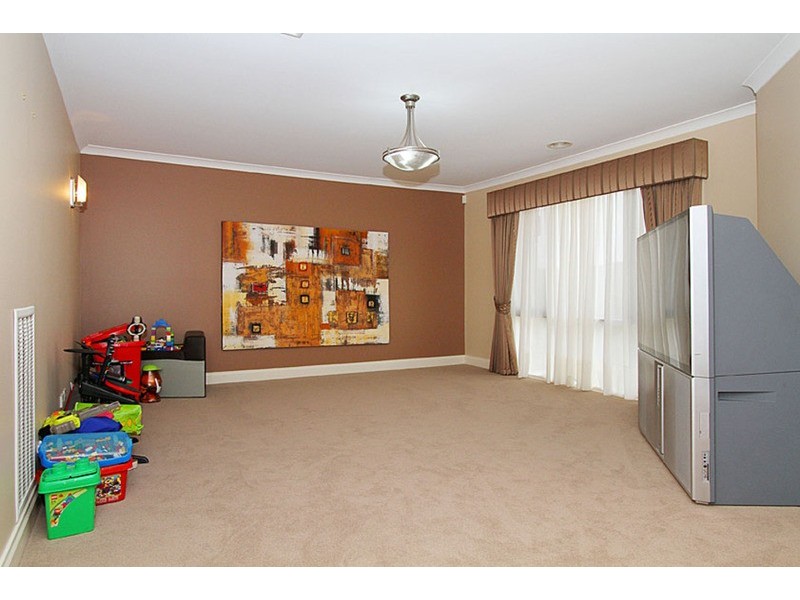 7 Chalmers Place, Taylors Lakes VIC 3038