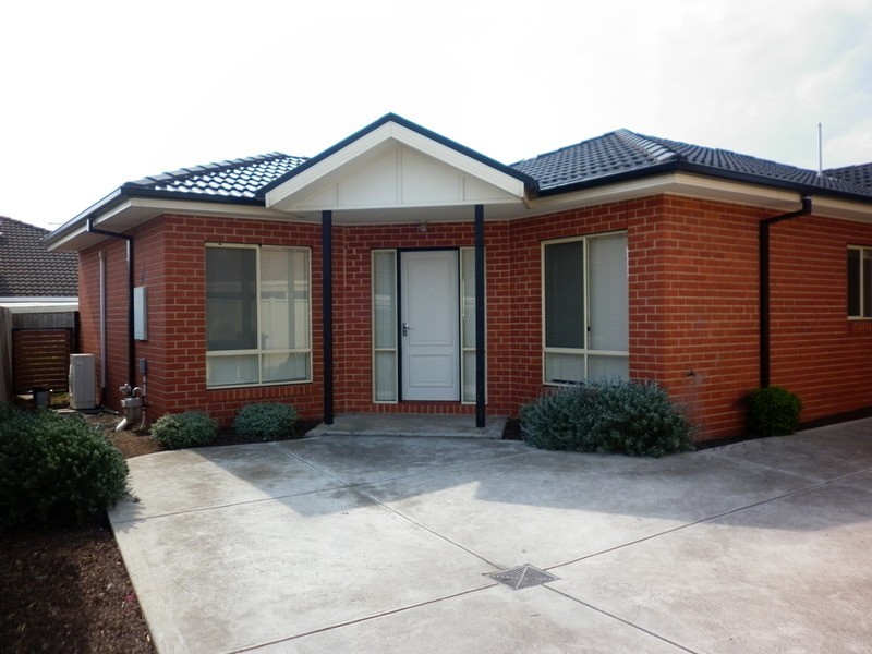 2/6 Frost  Drive, Delahey VIC 3037