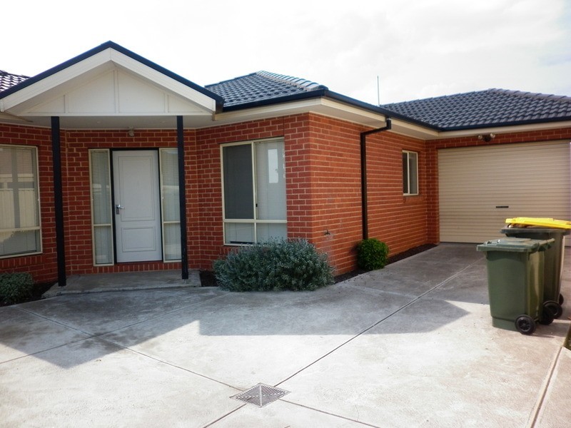 2/6 Frost  Drive, Delahey VIC 3037
