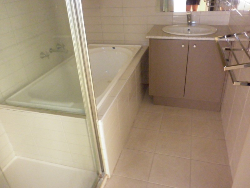 2/6 Frost  Drive, Delahey VIC 3037