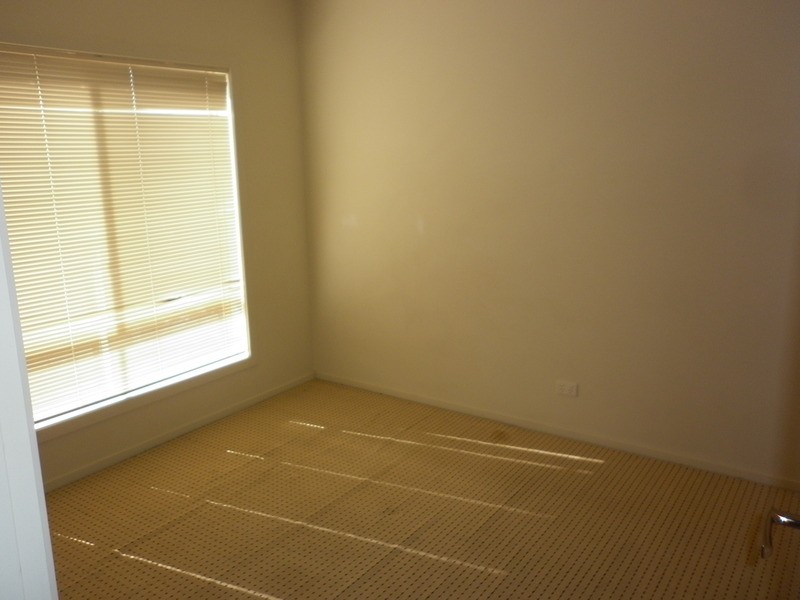 2/6 Frost  Drive, Delahey VIC 3037