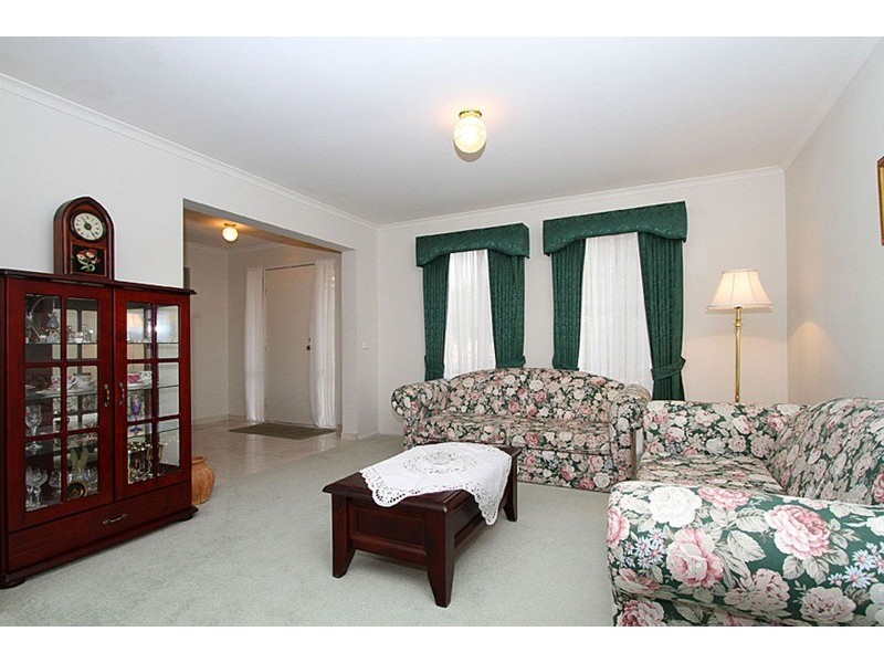 9 Hawkesbury Avenue, Hillside VIC 3037