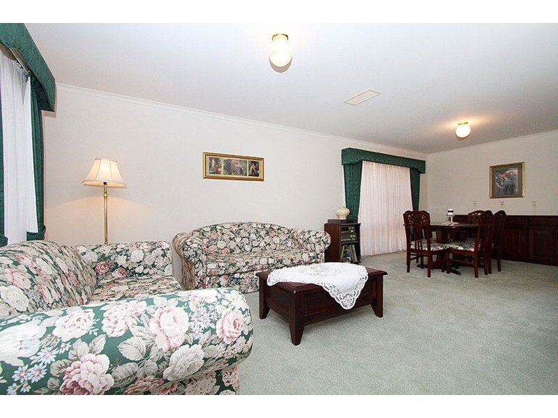 9 Hawkesbury Avenue, Hillside VIC 3037