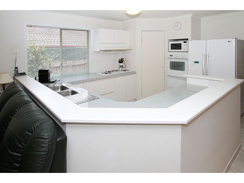 9 Hawkesbury Avenue, Hillside VIC 3037