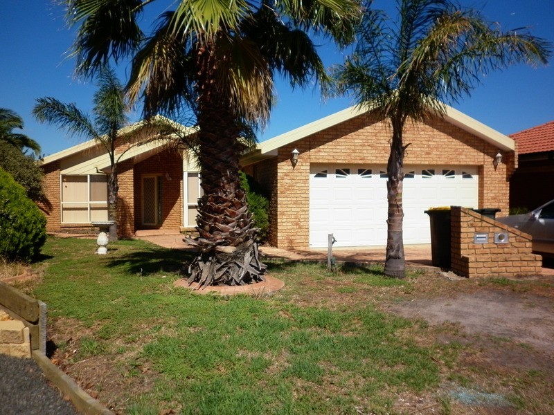 16 Galloway  Court, Taylors Lakes VIC 3038
