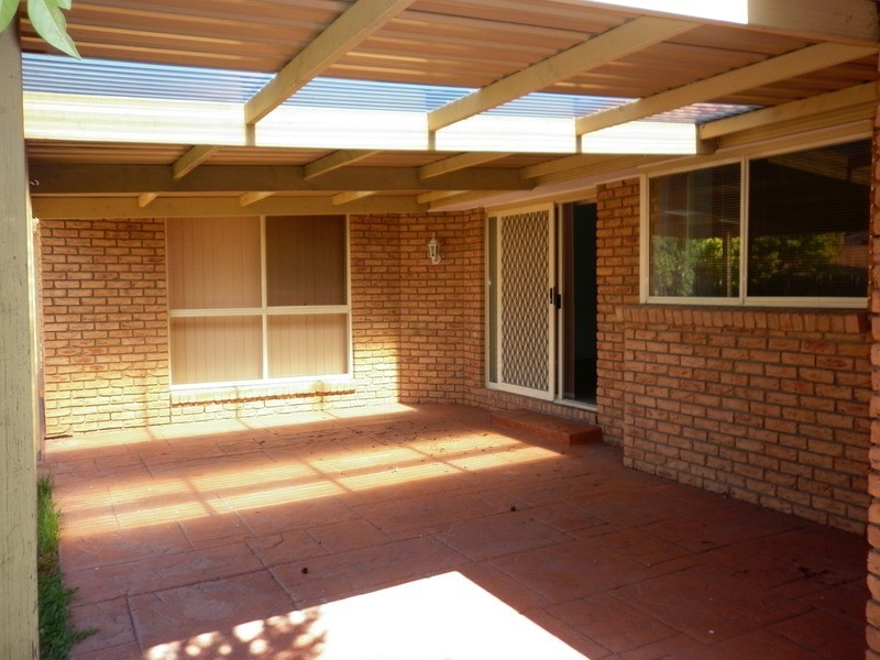 16 Galloway  Court, Taylors Lakes VIC 3038