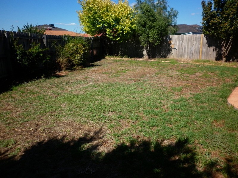 16 Galloway  Court, Taylors Lakes VIC 3038