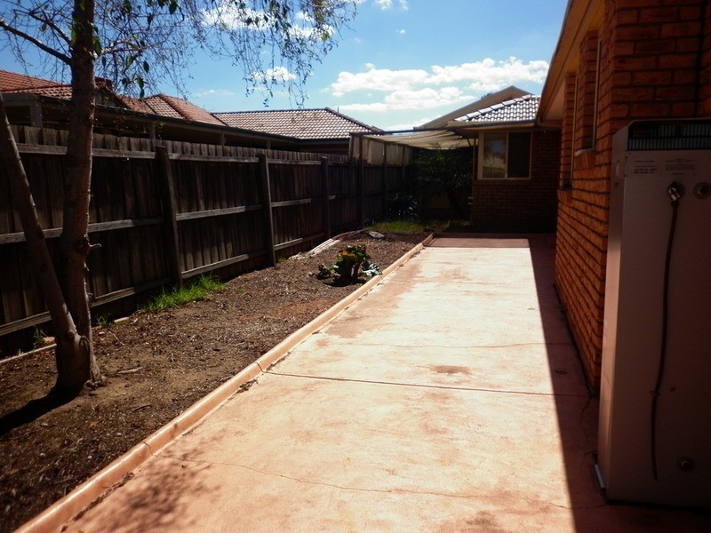 16 Galloway  Court, Taylors Lakes VIC 3038