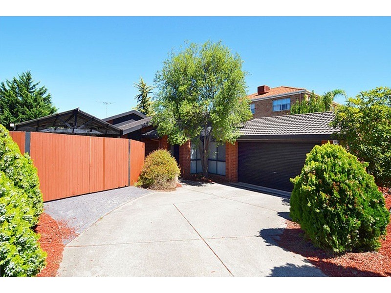 13 Glenbruar Drive, Hillside VIC 3037