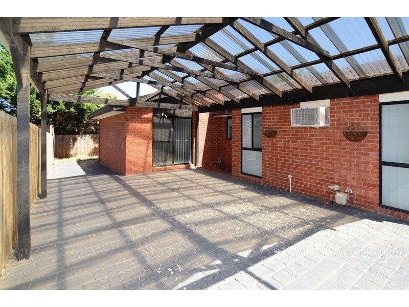 13 Glenbruar Drive, Hillside VIC 3037