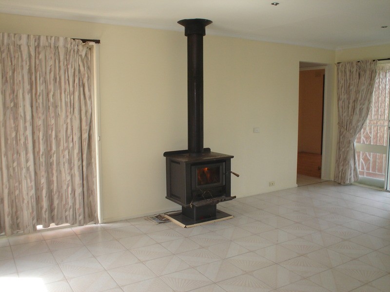 12 Leavesdon Avenue, Kealba VIC 3021