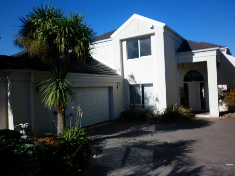 12 Lossi  Court, Taylors Lakes VIC 3038