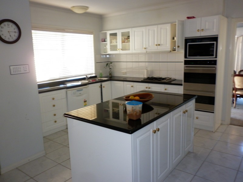 12 Lossi  Court, Taylors Lakes VIC 3038