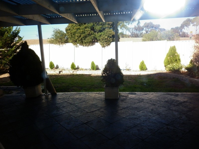 12 Lossi  Court, Taylors Lakes VIC 3038