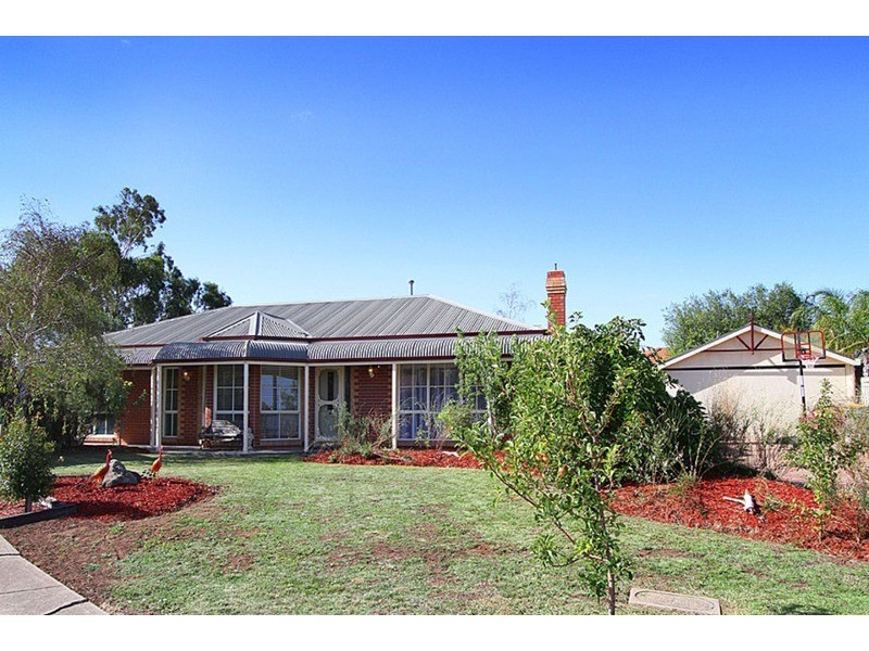 10 Madison Close, Taylors Lakes VIC 3038