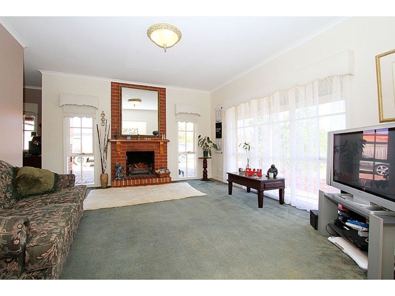 10 Madison Close, Taylors Lakes VIC 3038